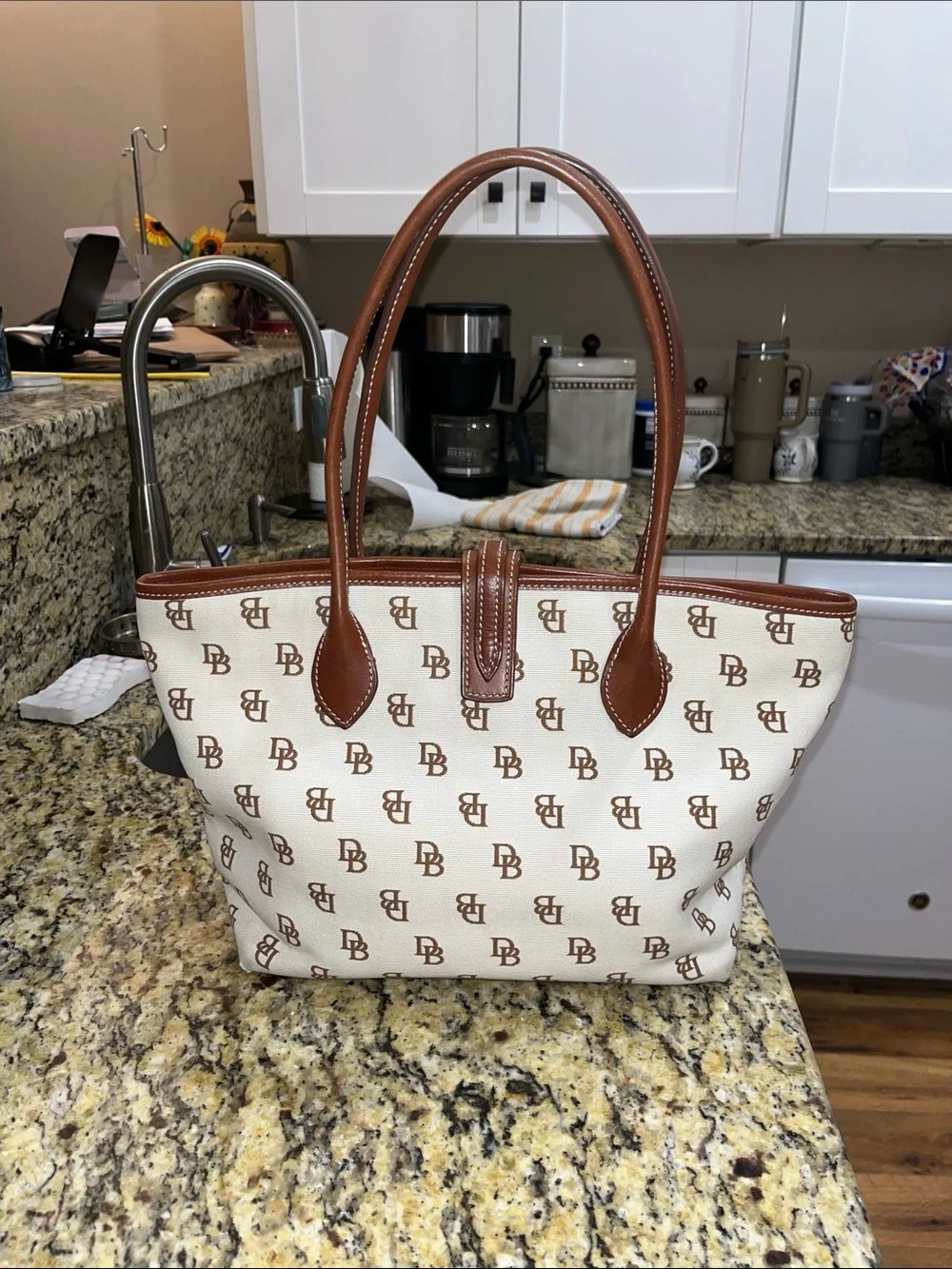 EUC Authentic Dooney&Bourke signature canvas and leather handbag